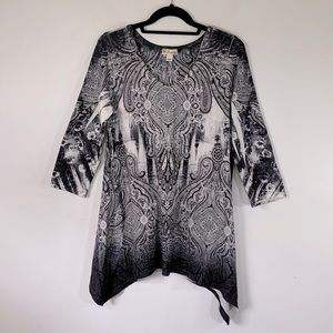World Unity Star Ace Embellished Women’s Size M Black White Paisley Tunic Top